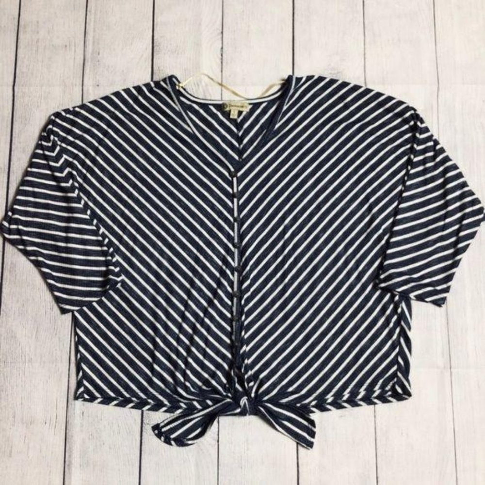 Democracy 3/4 Sleeve Tie Hem Button Front Top Sz S